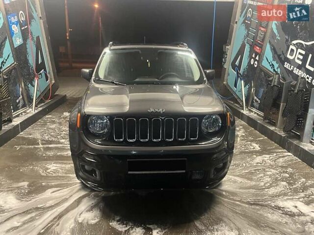 Черный Джип Ренегат, объемом двигателя 2.36 л и пробегом 150 тыс. км за 13000 $, фото 1 на Automoto.ua