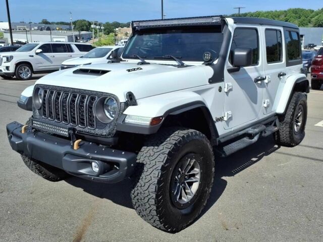 Джип Вранглер 2024 в Львове на Automoto.ua Белый Джип Вранглер, объемом двигателя 6.4 л и пробегом 27 тыс. км за 48700 $, фото 1 на Automoto.ua