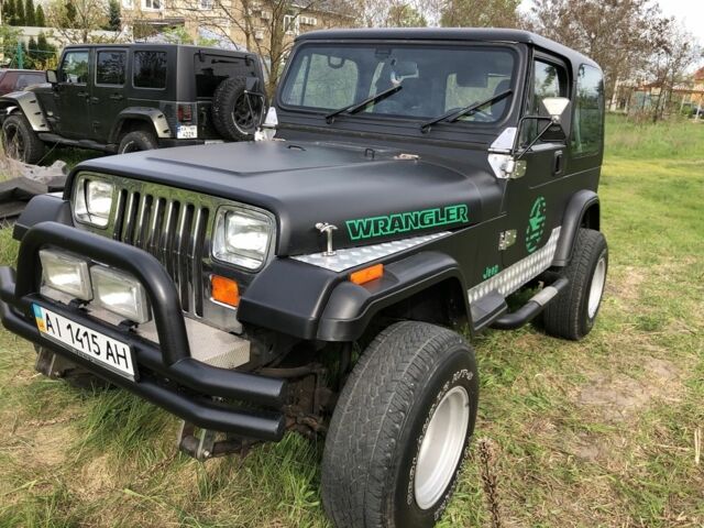 Чорний Джип Wrangler, об'ємом двигуна 4 л та пробігом 120 тис. км за 10000 $, фото 1 на Automoto.ua
