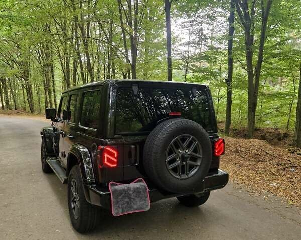 Джип Wrangler 2024 у Ужгороді на Automoto.ua Чорний Джип Wrangler, об'ємом двигуна 2 л та пробігом 17 тис. км за 51000 $, фото 1 на Automoto.ua