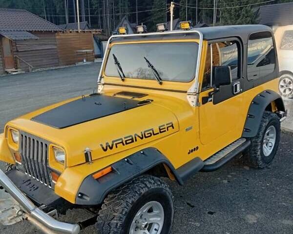 Желтый Джип Вранглер, объемом двигателя 2.5 л и пробегом 155 тыс. км за 8700 $, фото 1 на Automoto.ua