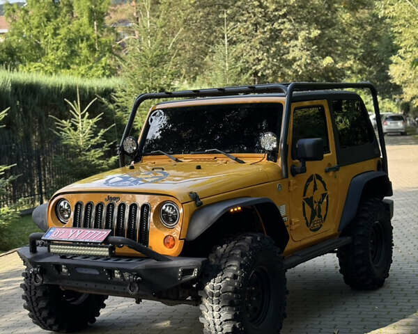 Желтый Джип Вранглер, объемом двигателя 3.6 л и пробегом 170 тыс. км за 23000 $, фото 1 на Automoto.ua