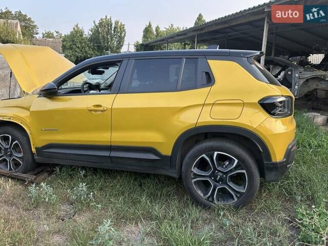 Желтый Джип Avenger, объемом двигателя 1.2 л и пробегом 4 тыс. км за 14500 $, фото 1 на Automoto.ua