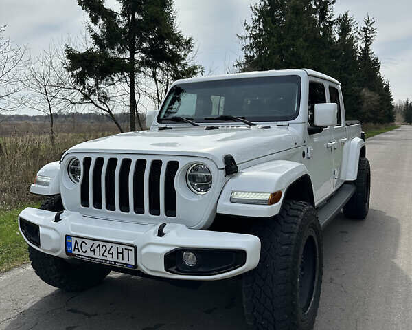 Білий Джип Gladiator, об'ємом двигуна 3.6 л та пробігом 59 тис. км за 53000 $, фото 1 на Automoto.ua