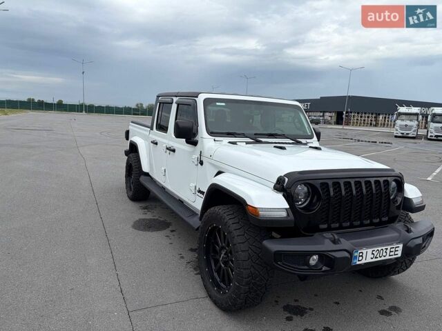 Білий Джип Gladiator, об'ємом двигуна 3.6 л та пробігом 23 тис. км за 43000 $, фото 1 на Automoto.ua
