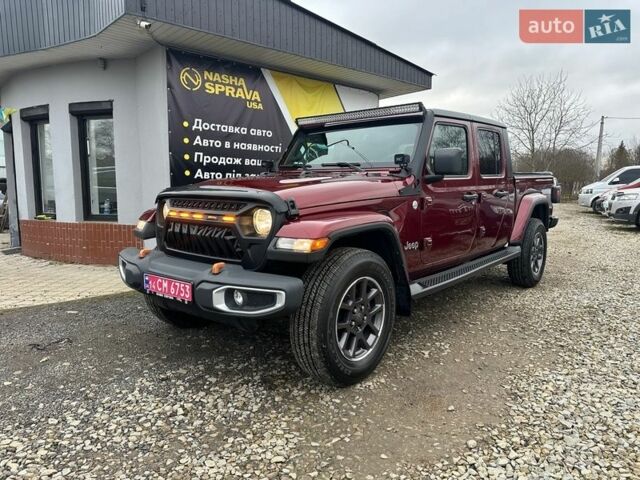 Красный Джип Gladiator, объемом двигателя 3.6 л и пробегом 111 тыс. км за 38700 $, фото 1 на Automoto.ua