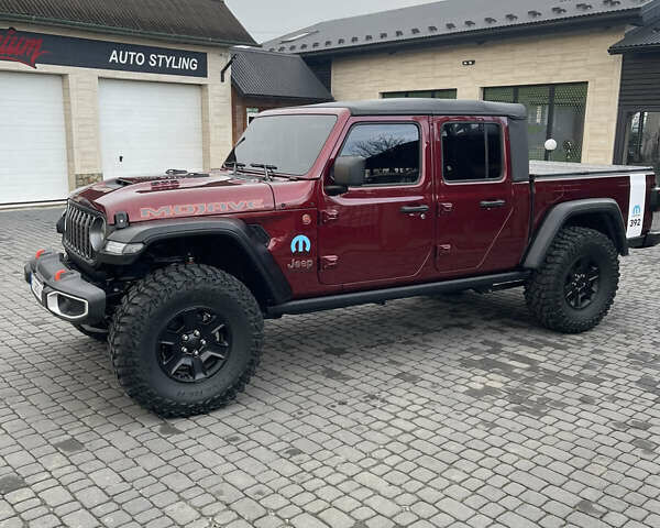 Красный Джип Gladiator, объемом двигателя 3.6 л и пробегом 72 тыс. км за 59900 $, фото 1 на Automoto.ua