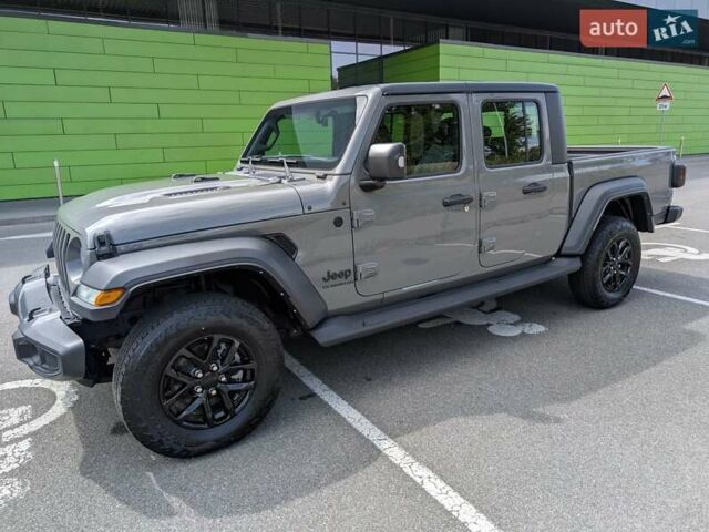 Серый Джип Gladiator, объемом двигателя 3.6 л и пробегом 1 тыс. км за 57900 $, фото 1 на Automoto.ua