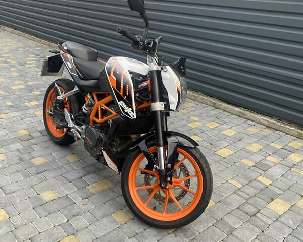 Білий КТМ 390 Duke, об'ємом двигуна 0.39 л та пробігом 14 тис. км за 3500 $, фото 1 на Automoto.ua