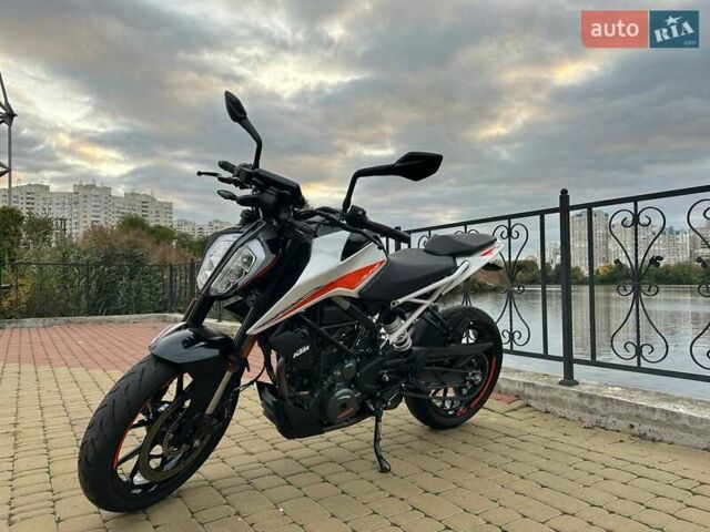 Білий КТМ 390 Duke, об'ємом двигуна 0.4 л та пробігом 1 тис. км за 5500 $, фото 1 на Automoto.ua