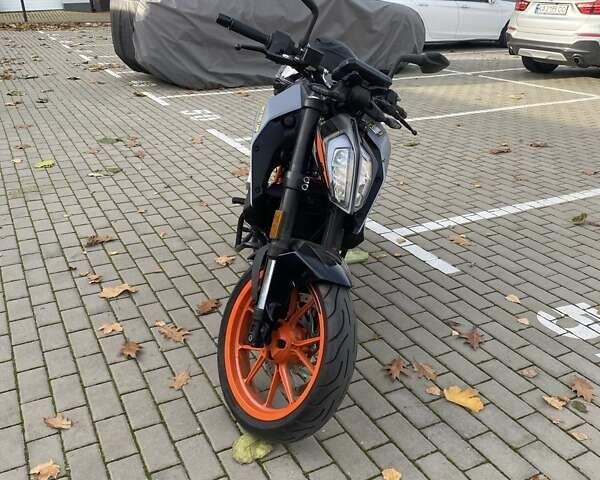 Черный КТМ 390 Duke, объемом двигателя 0.37 л и пробегом 14 тыс. км за 4400 $, фото 1 на Automoto.ua