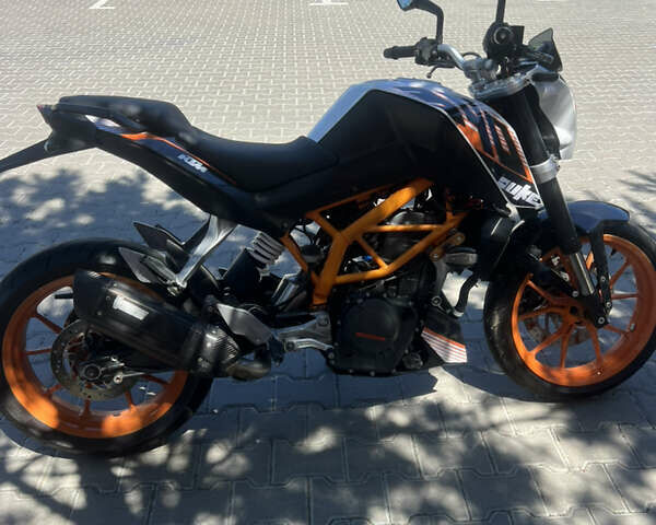 КТМ 390 Duke, объемом двигателя 0.39 л и пробегом 25 тыс. км за 3800 $, фото 1 на Automoto.ua