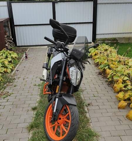 Сірий КТМ 390 Duke, об'ємом двигуна 0.39 л та пробігом 24 тис. км за 4950 $, фото 1 на Automoto.ua