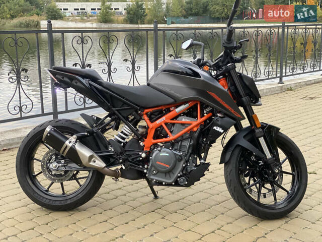 КТМ 390 Duke 2023 в Киеве на Automoto.ua Серый КТМ 390 Duke, объемом двигателя 0.4 л и пробегом 3 тыс. км за 5350 $, фото 1 на Automoto.ua