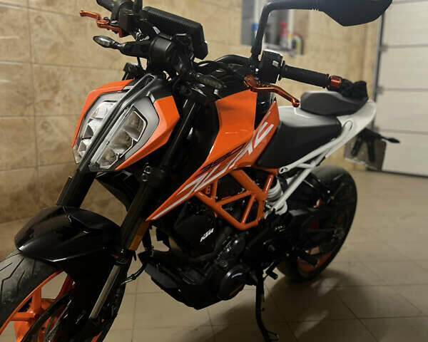 Оранжевый КТМ 390 Duke, объемом двигателя 0.37 л и пробегом 22 тыс. км за 5000 $, фото 1 на Automoto.ua