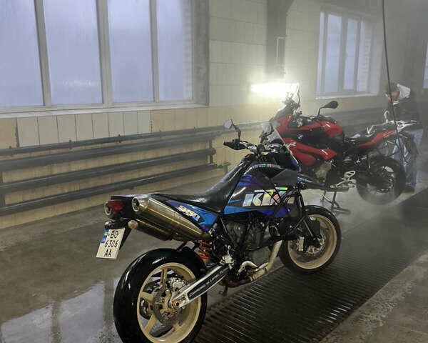 Чорний КТМ 950 Supermoto, об'ємом двигуна 0.95 л та пробігом 40 тис. км за 3100 $, фото 1 на Automoto.ua