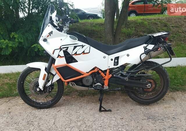 Белый КТМ 990 Adventure, объемом двигателя 1 л и пробегом 60 тыс. км за 12000 $, фото 1 на Automoto.ua