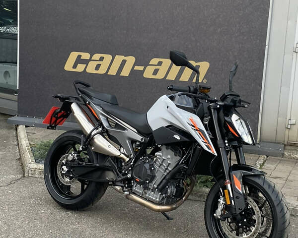 Серый КТМ Duke 790, объемом двигателя 0.8 л и пробегом 2 тыс. км за 10200 $, фото 1 на Automoto.ua