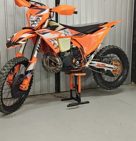 КТМ EXC 300, объемом двигателя 0.3 л и пробегом 0 тыс. км за 11500 $, фото 1 на Automoto.ua