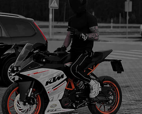 Белый КТМ RC 390, объемом двигателя 0.37 л и пробегом 30 тыс. км за 3333 $, фото 1 на Automoto.ua