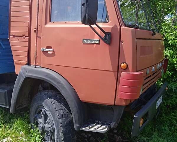 Красный КамАЗ 5320, объемом двигателя 10.9 л и пробегом 100 тыс. км за 4000 $, фото 1 на Automoto.ua