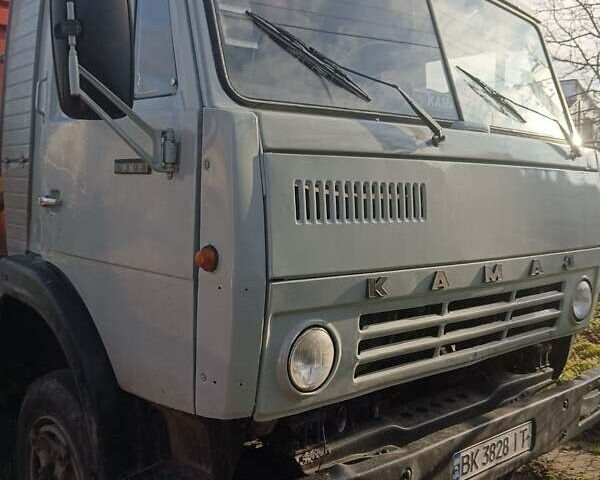 Серый КамАЗ 5320, объемом двигателя 14 л и пробегом 100 тыс. км за 10500 $, фото 1 на Automoto.ua
