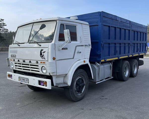 Белый КамАЗ 53212, объемом двигателя 10.8 л и пробегом 100 тыс. км за 6400 $, фото 1 на Automoto.ua