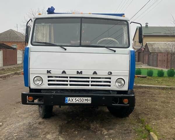 Белый КамАЗ 53212, объемом двигателя 10.85 л и пробегом 200 тыс. км за 6000 $, фото 1 на Automoto.ua