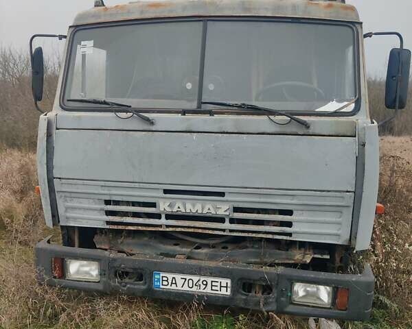 Серый КамАЗ 53215, объемом двигателя 10.85 л и пробегом 176 тыс. км за 5890 $, фото 1 на Automoto.ua