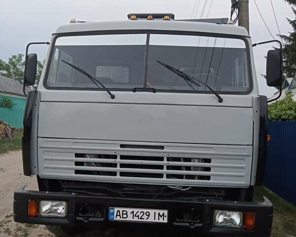 Серый КамАЗ 53215, объемом двигателя 10.85 л и пробегом 111 тыс. км за 13500 $, фото 1 на Automoto.ua