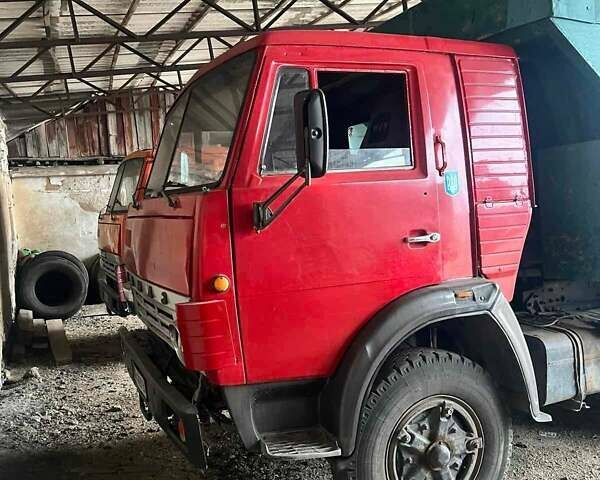 Красный КамАЗ 5511, объемом двигателя 10.85 л и пробегом 300 тыс. км за 8000 $, фото 1 на Automoto.ua