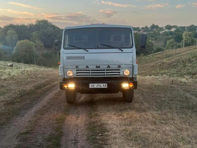 Серый КамАЗ 5511, объемом двигателя 10.8 л и пробегом 250 тыс. км за 7500 $, фото 1 на Automoto.ua