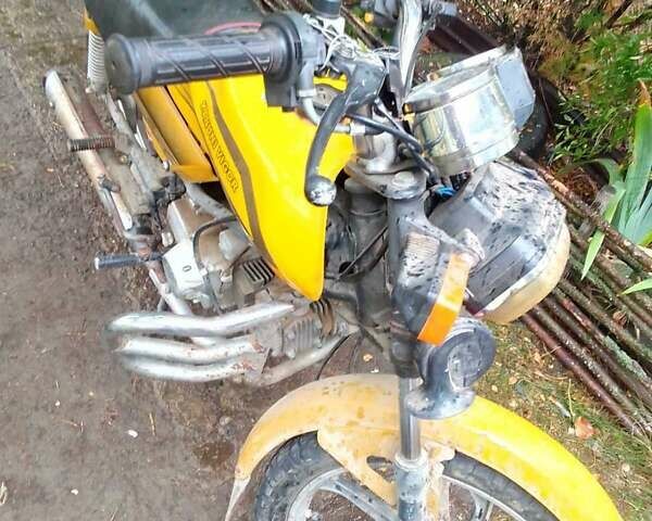 Желтый Кануни Мошион, объемом двигателя 2 л и пробегом 200 тыс. км за 10000 $, фото 1 на Automoto.ua