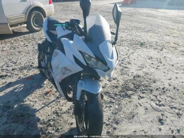 Кавасаки Другая, объемом двигателя 0.65 л и пробегом 0 тыс. км за 2000 $, фото 1 на Automoto.ua