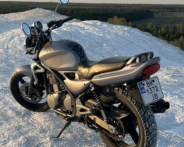 Серый Кавасаки ER-5, объемом двигателя 0.5 л и пробегом 30 тыс. км за 2400 $, фото 1 на Automoto.ua