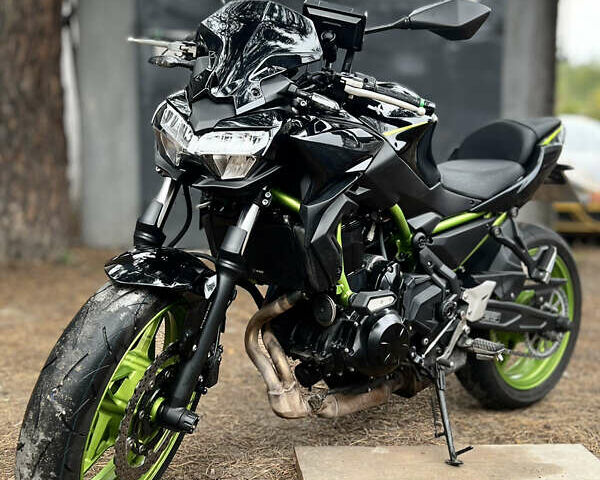 Черный Кавасаки ER 650, объемом двигателя 0.65 л и пробегом 9 тыс. км за 7999 $, фото 1 на Automoto.ua