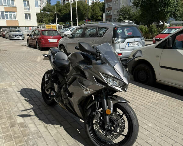 Серый Кавасаки EX 650, объемом двигателя 0.65 л и пробегом 12 тыс. км за 7600 $, фото 1 на Automoto.ua