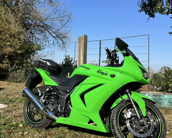 Зеленый Кавасаки Ninja 250, объемом двигателя 0.25 л и пробегом 17 тыс. км за 2500 $, фото 1 на Automoto.ua