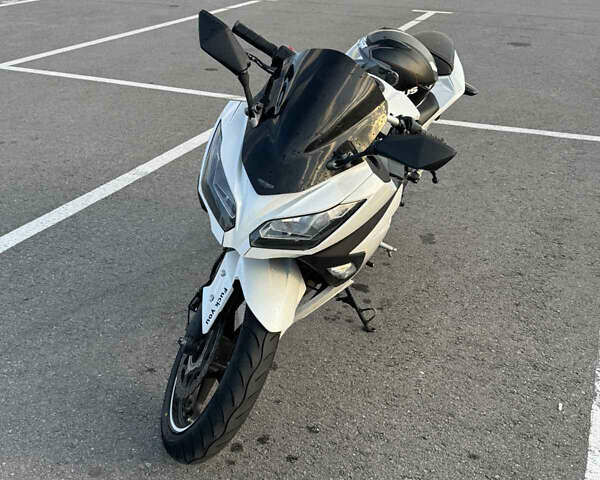 Белый Кавасаки Ninja 300, объемом двигателя 0.3 л и пробегом 24 тыс. км за 3500 $, фото 1 на Automoto.ua