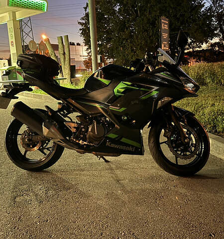 Черный Кавасаки Ninja 400, объемом двигателя 0.4 л и пробегом 12 тыс. км за 6500 $, фото 1 на Automoto.ua