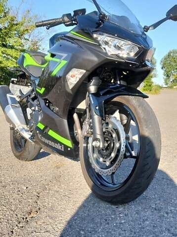 Чорний Кавасакі Ninja 400, об'ємом двигуна 0.4 л та пробігом 15 тис. км за 5500 $, фото 1 на Automoto.ua