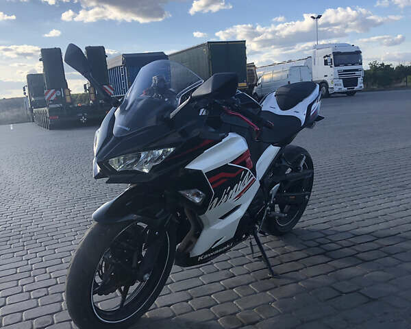 Чорний Кавасакі Ninja 400, об'ємом двигуна 0.4 л та пробігом 27 тис. км за 5700 $, фото 1 на Automoto.ua