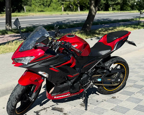 Красный Кавасаки Ninja 400, объемом двигателя 0.4 л и пробегом 11 тыс. км за 5200 $, фото 1 на Automoto.ua