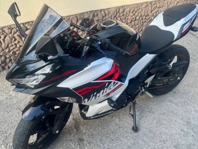 Кавасаки Ninja 400, объемом двигателя 0.4 л и пробегом 0 тыс. км за 5800 $, фото 1 на Automoto.ua