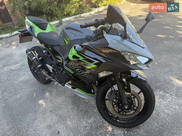 Серый Кавасаки Ninja 400, объемом двигателя 0.4 л и пробегом 10 тыс. км за 5000 $, фото 1 на Automoto.ua
