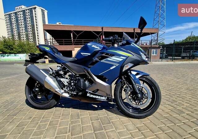 Синий Кавасаки Ninja 400, объемом двигателя 0.4 л и пробегом 26 тыс. км за 5400 $, фото 1 на Automoto.ua