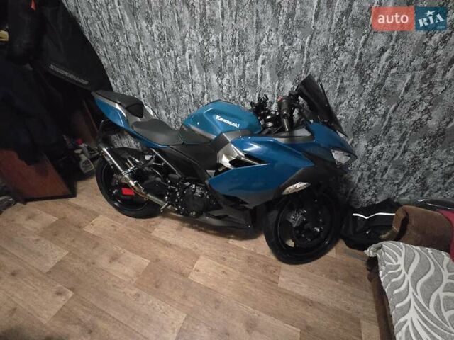 Синий Кавасаки Ninja 400, объемом двигателя 0.4 л и пробегом 11 тыс. км за 5800 $, фото 1 на Automoto.ua