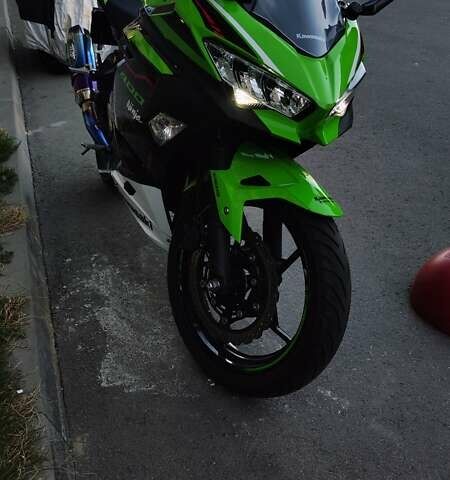 Зеленый Кавасаки Ninja 400, объемом двигателя 0.4 л и пробегом 19 тыс. км за 5700 $, фото 1 на Automoto.ua