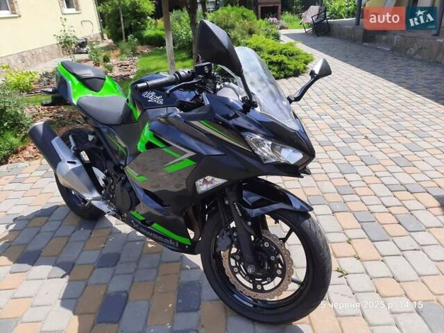 Зеленый Кавасаки Ninja 400, объемом двигателя 0.4 л и пробегом 22 тыс. км за 5500 $, фото 1 на Automoto.ua