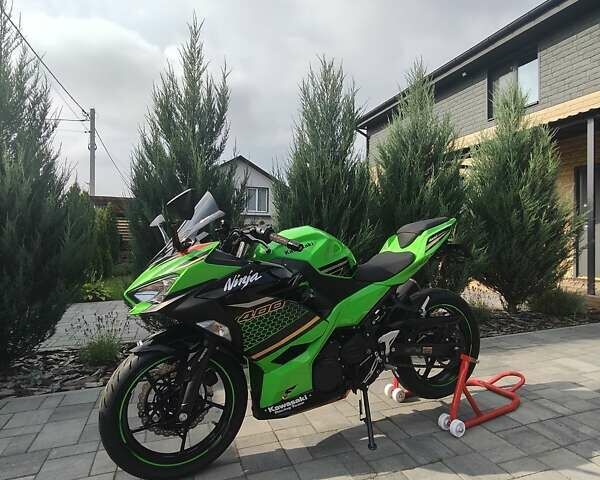 Зеленый Кавасаки Ninja 400, объемом двигателя 0.4 л и пробегом 10 тыс. км за 5800 $, фото 1 на Automoto.ua